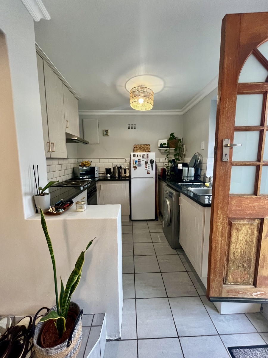 To Let 1 Bedroom Property for Rent in Vredehoek Western Cape